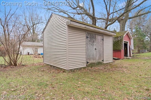 1014 S Adelaide Street, Fenton, MI 48430