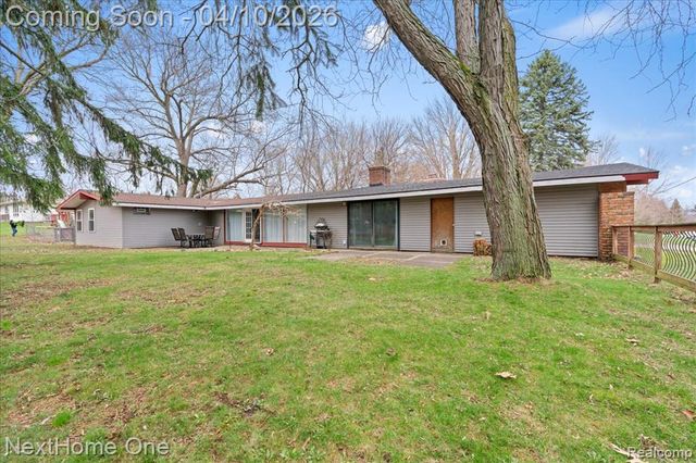 1014 S Adelaide Street, Fenton, MI 48430