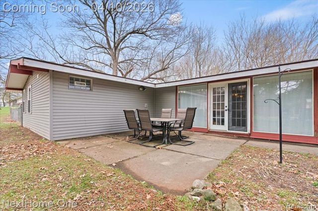 1014 S Adelaide Street, Fenton, MI 48430