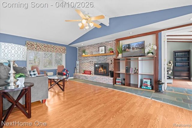 1014 S Adelaide Street, Fenton, MI 48430