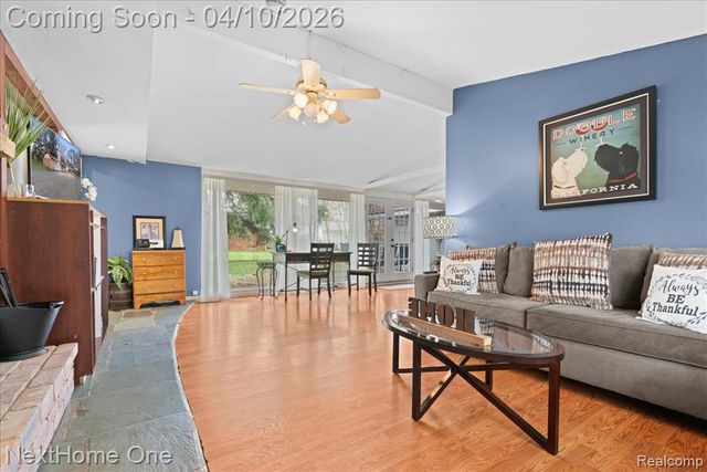 1014 S Adelaide Street, Fenton, MI 48430