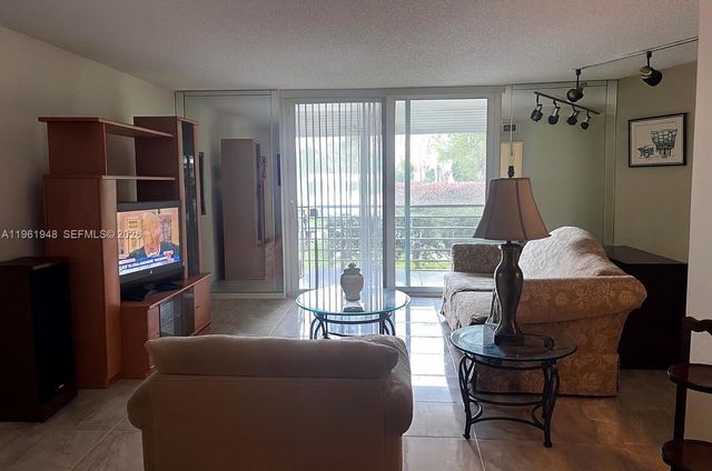 1300 Saint Charles Pl L22, Pembroke Pines, FL 33026