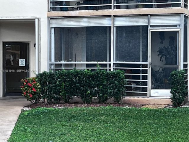 1300 Saint Charles Pl L22, Pembroke Pines, FL 33026