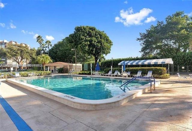 1300 Saint Charles Pl L22, Pembroke Pines, FL 33026