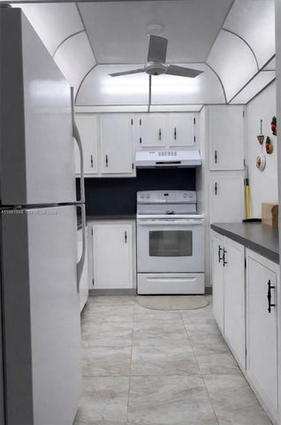 1300 Saint Charles Pl L22, Pembroke Pines, FL 33026