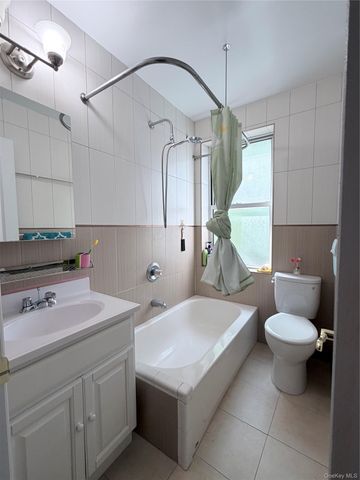 141-48 78th Ave 3G, Flushing, NY 11367