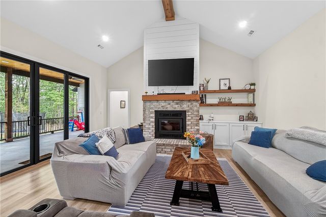 14689 Greenburrow Road, Fayetteville, AR 72704