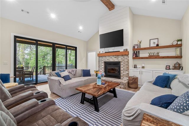 14689 Greenburrow Road, Fayetteville, AR 72704