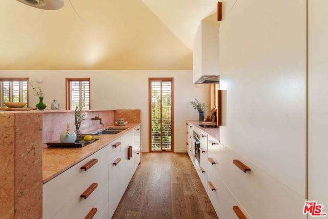 3462 Descanso Drive, Los Angeles, CA 90026