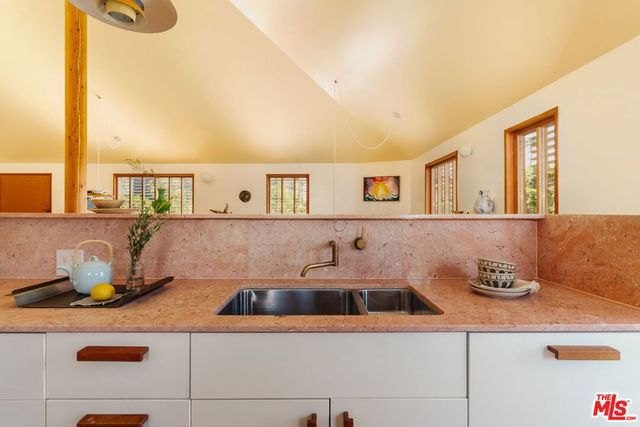 3462 Descanso Drive, Los Angeles, CA 90026