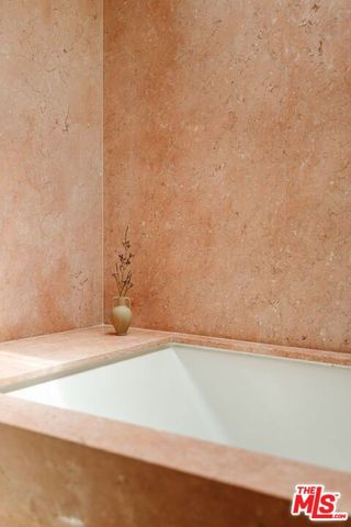 3462 Descanso Drive, Los Angeles, CA 90026