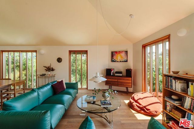 3462 Descanso Drive, Los Angeles, CA 90026