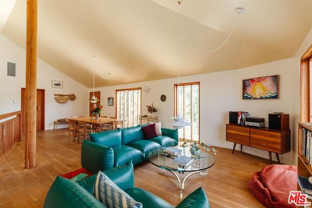 3462 Descanso Drive, Los Angeles, CA 90026