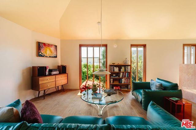 3462 Descanso Drive, Los Angeles, CA 90026