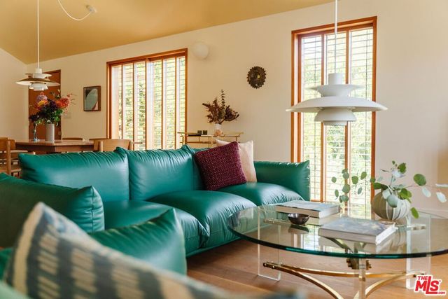 3462 Descanso Drive, Los Angeles, CA 90026