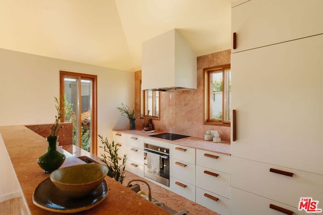 3462 Descanso Drive, Los Angeles, CA 90026