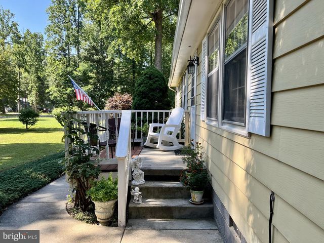 815 CABIN POINT DR, Montross, VA 22520