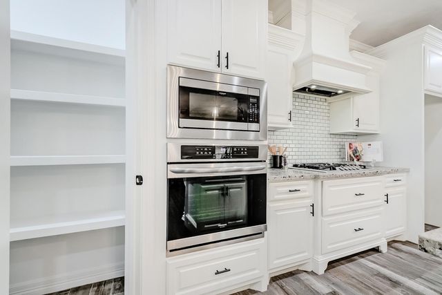 136 Atlanta Avenue, Nederland, TX 77627