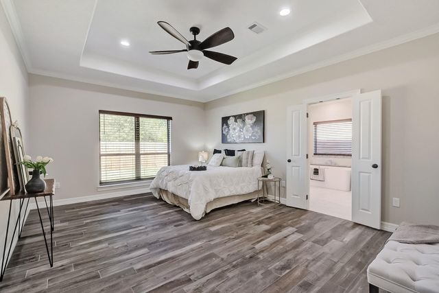 136 Atlanta Avenue, Nederland, TX 77627