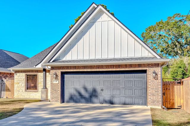 136 Atlanta Avenue, Nederland, TX 77627