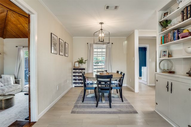 910 Norton Street, Weatherford, TX 76086