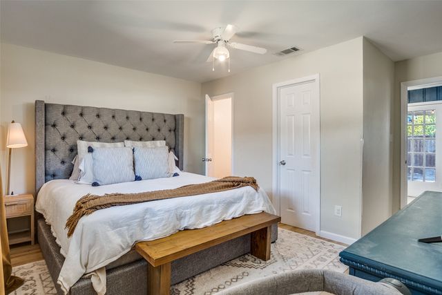 910 Norton Street, Weatherford, TX 76086