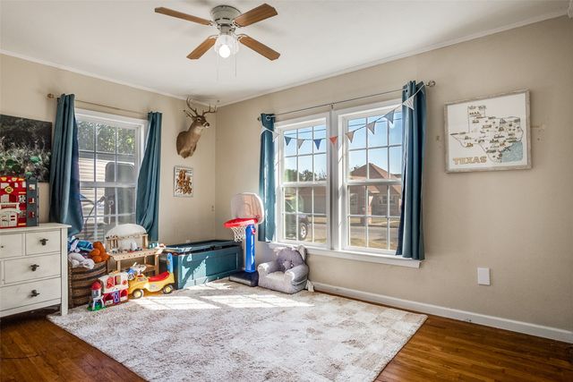 910 Norton Street, Weatherford, TX 76086