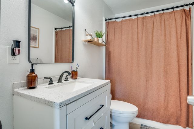 910 Norton Street, Weatherford, TX 76086