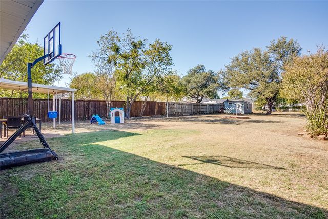 910 Norton Street, Weatherford, TX 76086