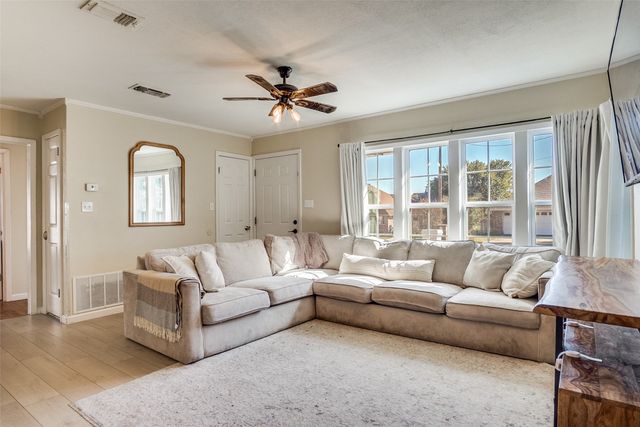 910 Norton Street, Weatherford, TX 76086
