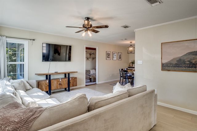910 Norton Street, Weatherford, TX 76086