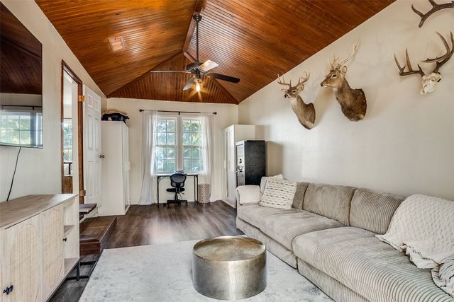 910 Norton Street, Weatherford, TX 76086