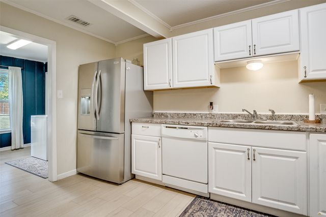 910 Norton Street, Weatherford, TX 76086