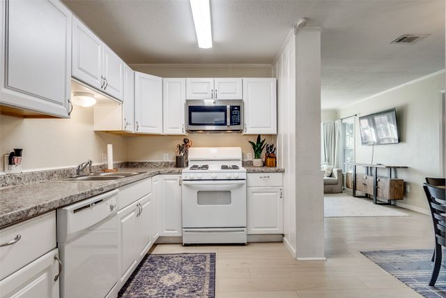 910 Norton Street, Weatherford, TX 76086