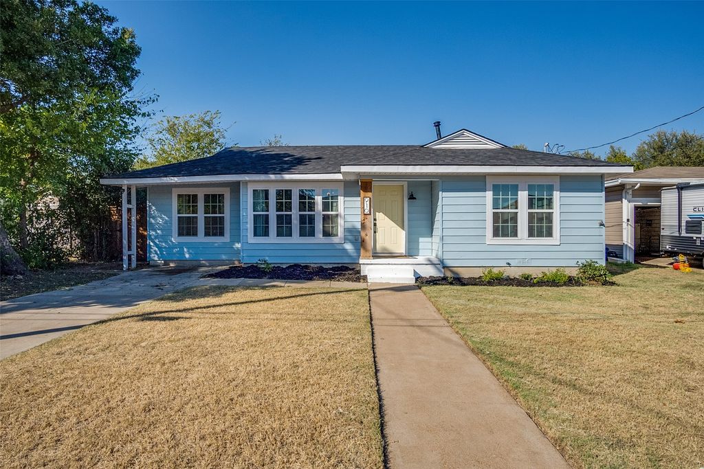 910 Norton Street, Weatherford, TX 76086