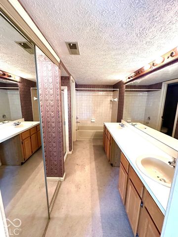 7359 Harbour Point, Indianapolis, IN 46240