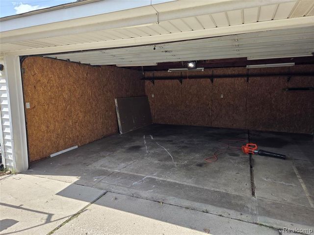 23912 Hollander Street, Dearborn, MI 48128