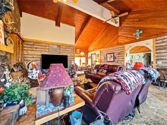 6611 N Starr Ridge Road, Proctor, OK 74457