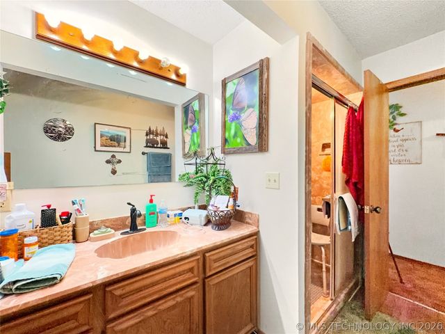 6611 N Starr Ridge Road, Proctor, OK 74457