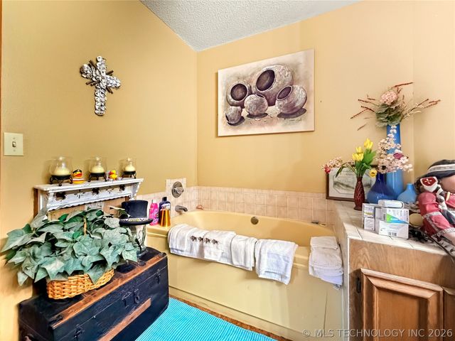 6611 N Starr Ridge Road, Proctor, OK 74457