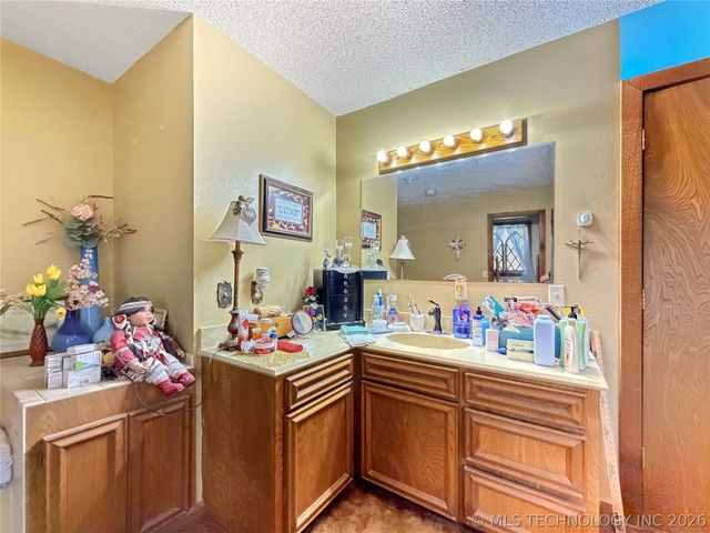 6611 N Starr Ridge Road, Proctor, OK 74457