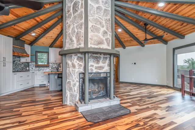 498 Santa Fe Drive, Forsyth, MO 65653