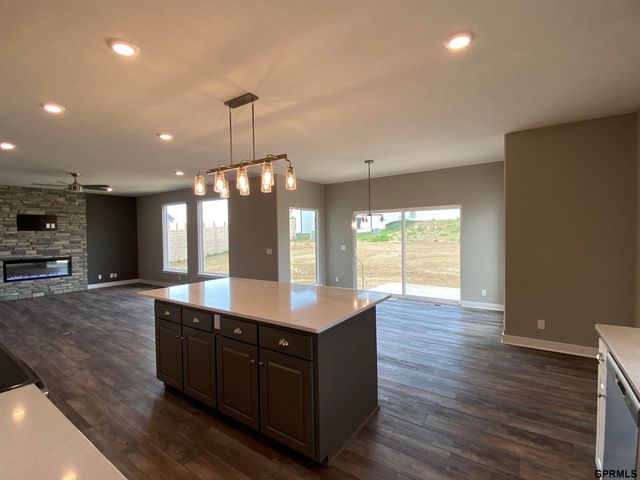 10926 Hardwood Drive, Papillion, NE 68046