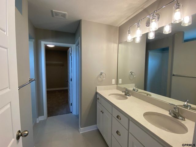 10926 Hardwood Drive, Papillion, NE 68046