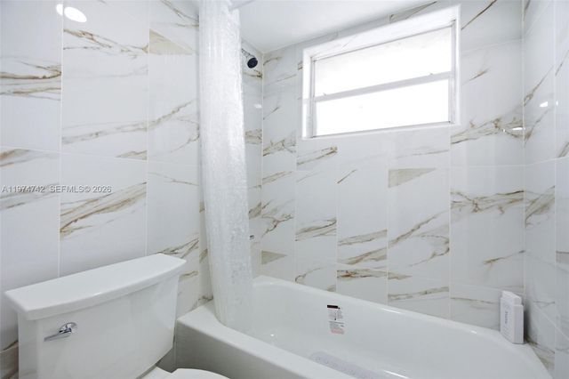 4270 NW 40th St 104, Lauderdale Lakes, FL 33319