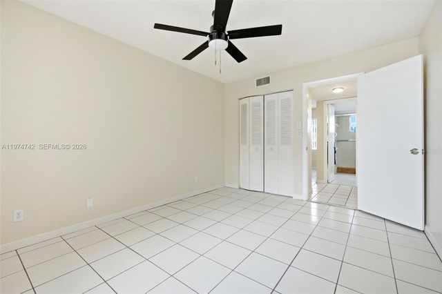 4270 NW 40th St 104, Lauderdale Lakes, FL 33319