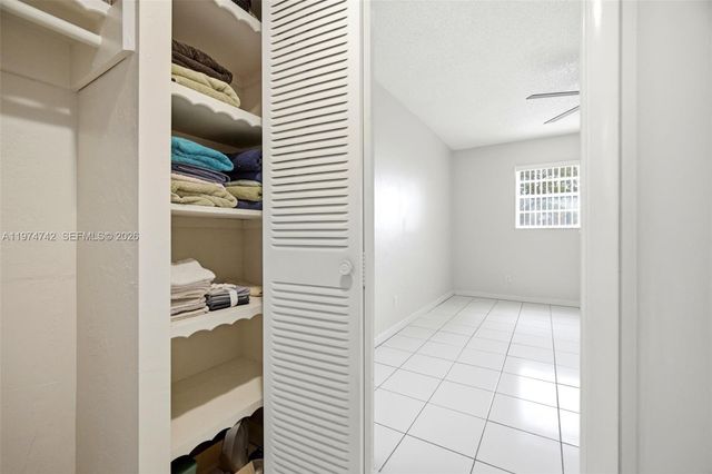 4270 NW 40th St 104, Lauderdale Lakes, FL 33319