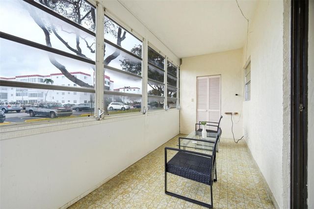 4270 NW 40th St 104, Lauderdale Lakes, FL 33319