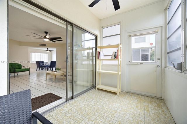 4270 NW 40th St 104, Lauderdale Lakes, FL 33319