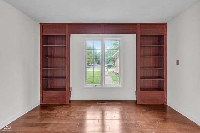 5228 Greenwillow Road, Indianapolis, IN 46226